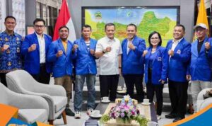 Gubernur Jateng Ahmad Luthfi berfoto bersama pengurus DPW ATI Jawa Tengah di Semarang.