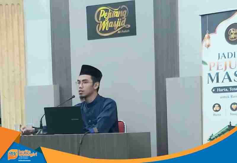 Muhammad Machbub Aozai menyampaikan materi parenting Islami