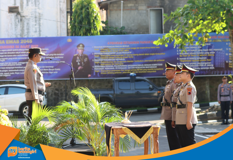 Kapolres Wonogiri AKBP Wahyu Sulistyo pimpin upacara sertijab di halaman Mapolres.