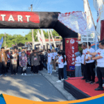 Kapolres Wonogiri bersama jajaran Forkopimda mengibarkan bendera start.