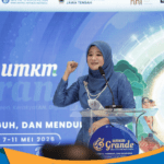 Nawal Arafah Yasin meninjau produk kerajinan di UMKM Grande 2026.