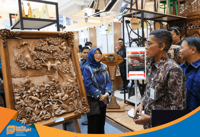 Sekda Jateng Sumarno tinjau stand UMKM Grande di Pollux Mall Paragon Semarang