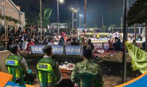 Personel Polsek Purwantoro kawal turnamen voli