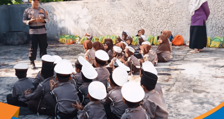 Edukasi lalu lintas interaktif untuk anak usia dini.