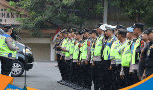 Kabag Ops Polres Wonogiri Kompol Agus Syamsudin memimpin apel pengamanan PSHT Wonogiri.