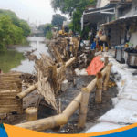 Suasana permukiman warga Ngaliyan Semarang yang terendam banjir lumpur.