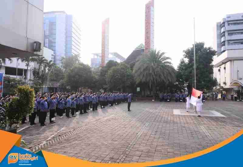 Inspektur upacara Yaved Duma Parembang membacakan pidato Kepala BPIP di lapangan ATR/BPN