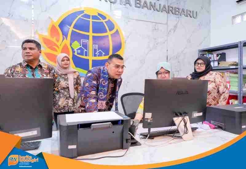 Wamen ATR/BPN Ossy Dermawan meninjau loket PELATARAN di Kantah Banjarbaru
