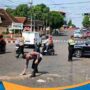 Polisi memeriksa lokasi kecelakaan di Traffic Light Ponten Wonogiri.
