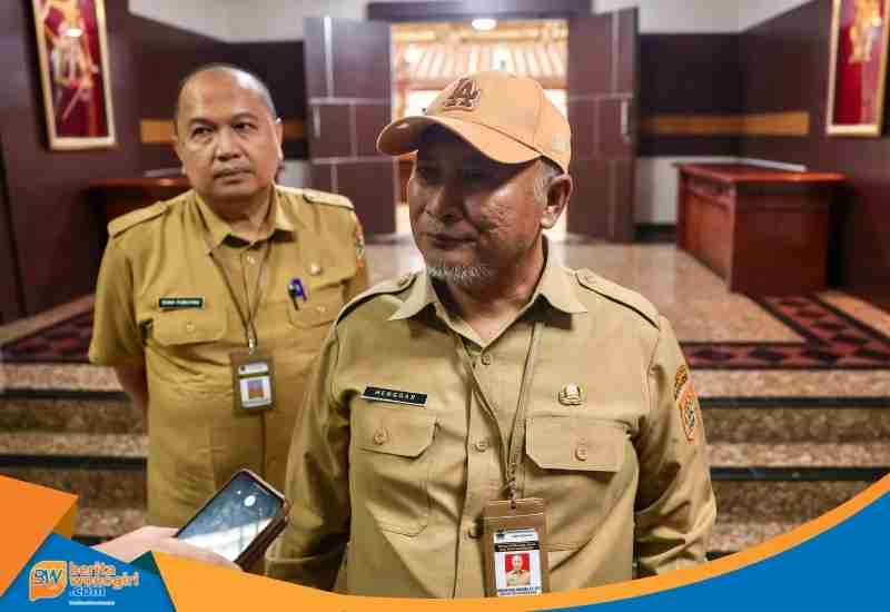 Kepala Dinas PUPR Jateng Henggar Budi Anggoro memberikan keterangan pers mengenai infrastruktur.