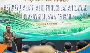 Ahmad Luthfi memimpin rapat koordinasi Lahan Sawah Dilindungi di Semarang.
