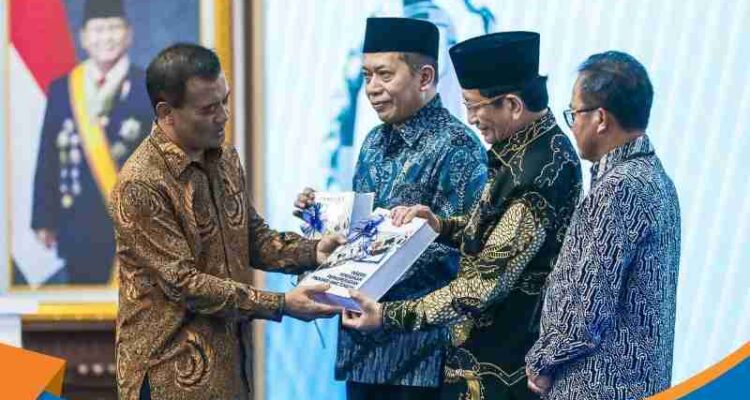 Buku modul panduan kurikulum koperasi sekolah untuk guru di Jawa Tengah.