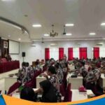 Suasana audiensi antara perangkat desa Selogiri dengan Sekda Wonogiri FX Pranata di ruang rapat.