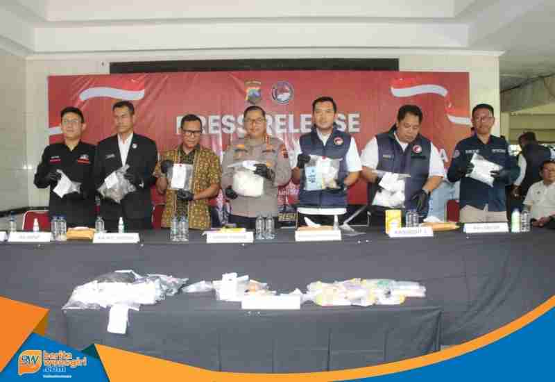 Suasana halaman Mako Ditresnarkoba Polda Jateng Jalan Tanah Putih Semarang.