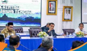BWC__03 Gubernur Ahmad Luthfi memimpin rapat evaluasi APBD di Kantor Gubernur Jateng.