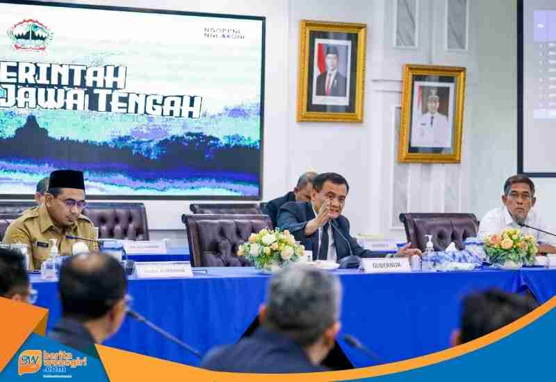 Gubernur Ahmad Luthfi memimpin rapat evaluasi APBD di Kantor Gubernur Jateng.