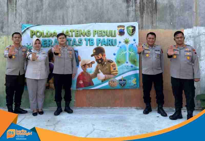 Sesi foto bersama Kapolres Wonogiri, Kabiddokkes Polda Jateng, dan perwakilan Dinkes.