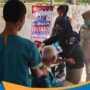 Tim medis Sidokkes Polres Wonogiri memeriksa tensi darah penghuni Rumah Sosial Esti Utomo.