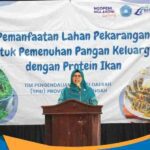 Indah Sumarno memberikan sambutan di depan kader Tim Penggerak PKK Karanganyar.