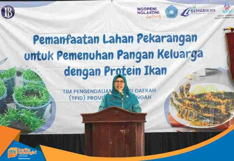 Indah Sumarno memberikan sambutan di depan kader Tim Penggerak PKK Karanganyar.